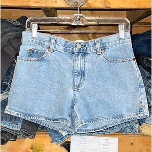 Vintage Y2K Gap Light Wash Blue Denim Shorts X535